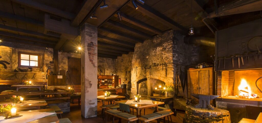 Forge museum 5 Hotel Hammerschmiede, Fest feiern in der Alten Schmiede, Hammerschmiede bei Kerzenschein