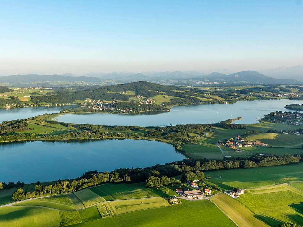 Hotel Hammerschmiede, Ausflugsziele in der Region, Salzbuger Seenplatte Luftaufnahme