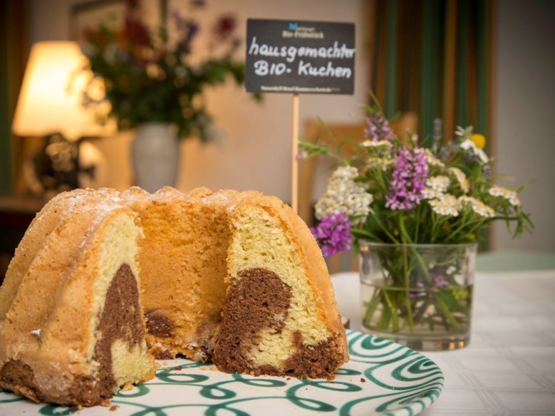Salzburger Bio-Frühstücksbuffet 3 Hotel Hammerschmiede Kulinarik Marmorkuchen